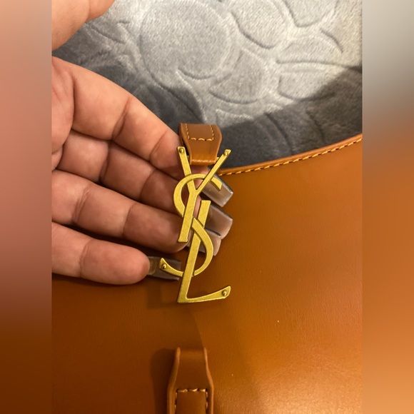 Fashion Elegant Tan Leather ParisLe 5 a 7 Mono Antique Gold Shoulder Bag - Picture 3 of 12